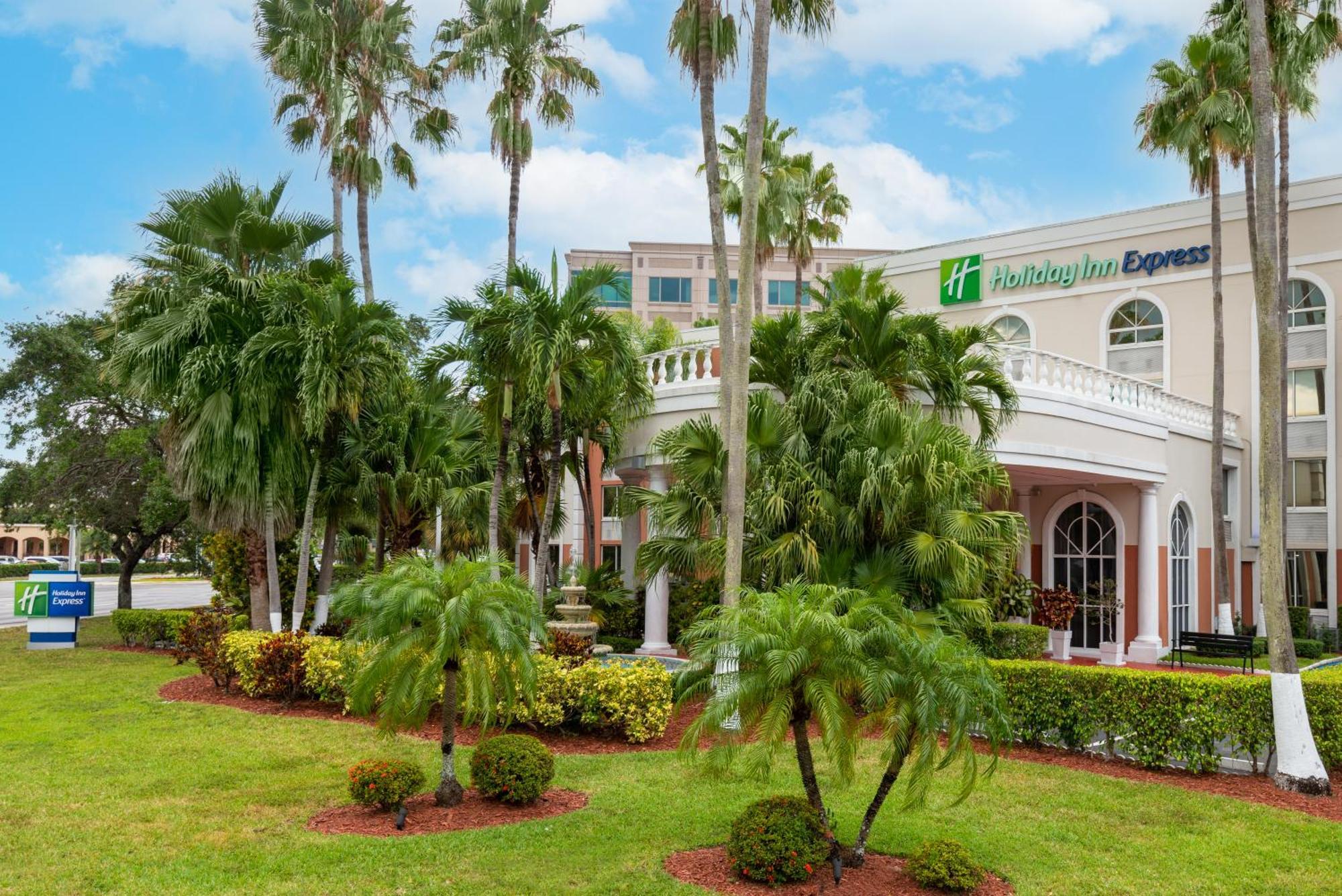 Holiday Inn Express Miami Airport Doral Area By Ihg מראה חיצוני תמונה